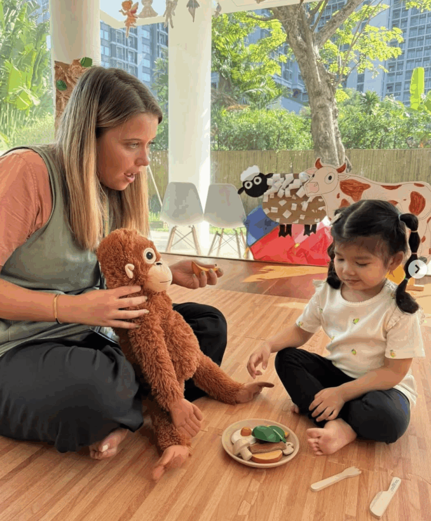 緑あふれるガーデンと、お家のような2階建てキャンパス